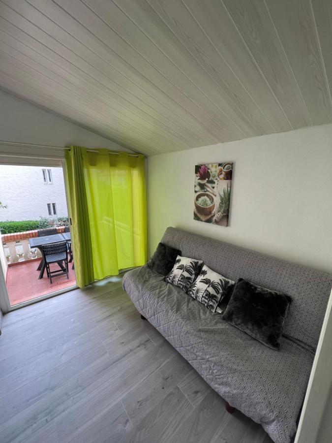 Grand F3 Vue Centre Proche Commerces