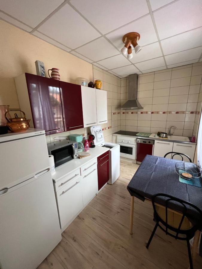 Grand F3 Vue Centre Proche Commerces *