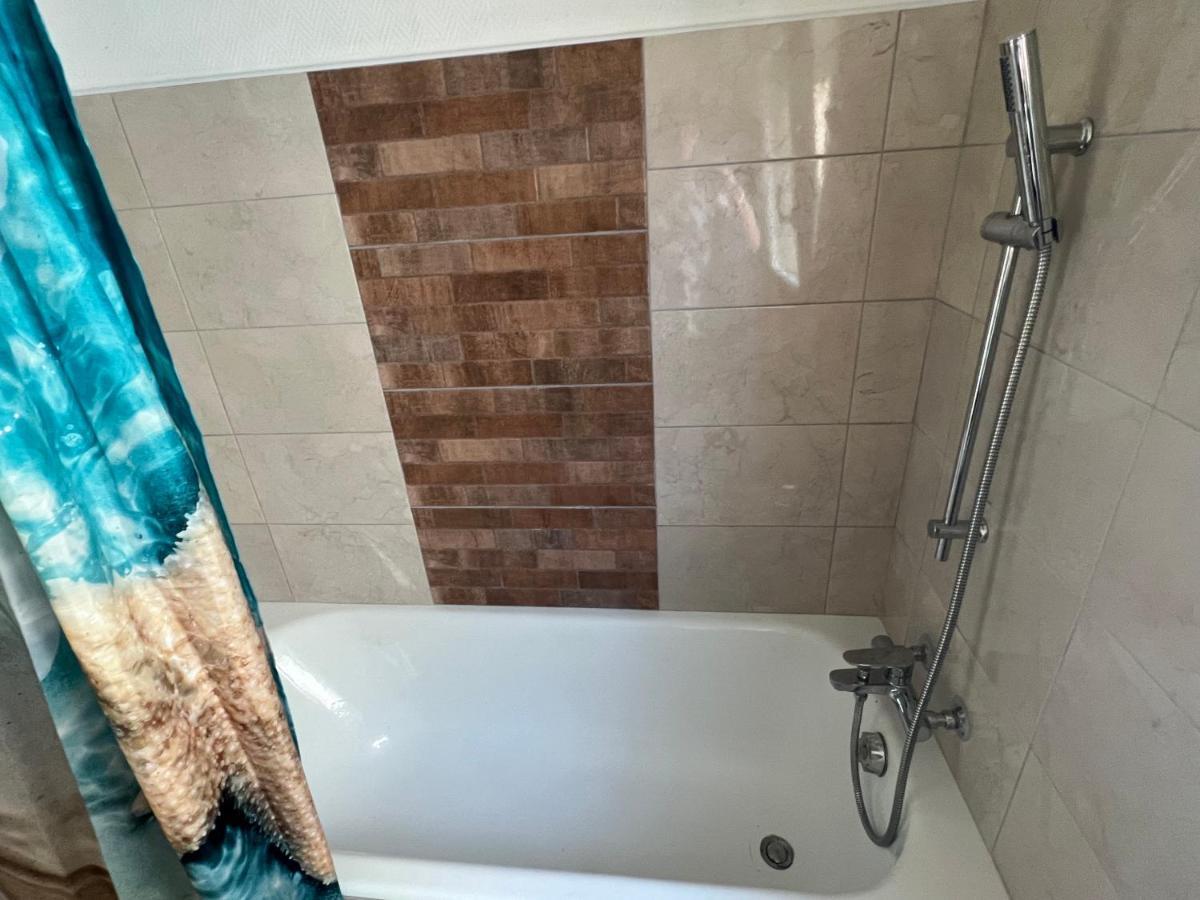 Appartement Grand F3 Vue Centre Proche Commerces